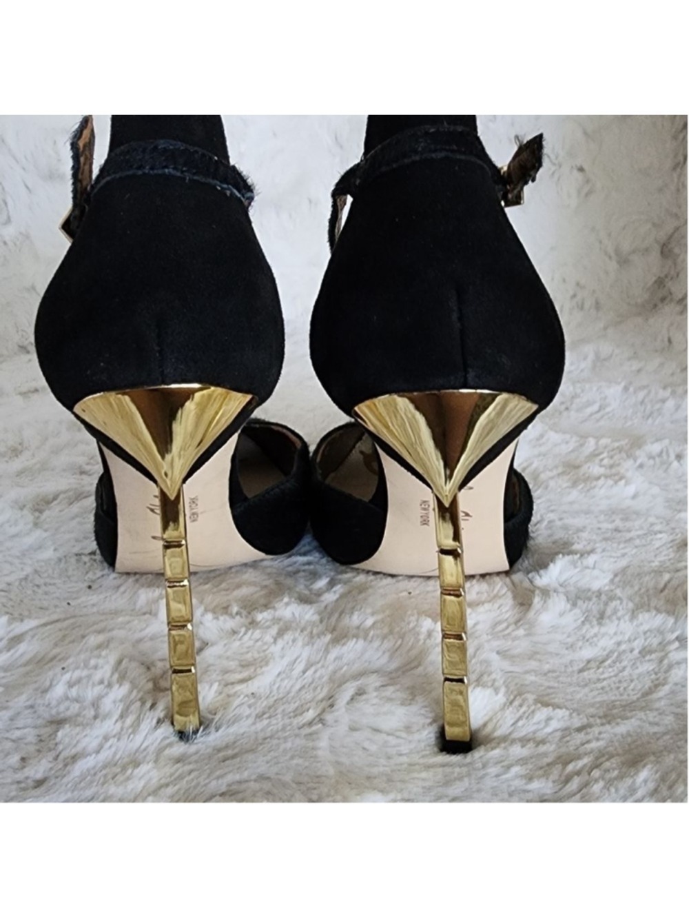 Sam Edelman Black and Gold Calf Hair Tstrap Heels Sz 5 - Picture 3 of 15